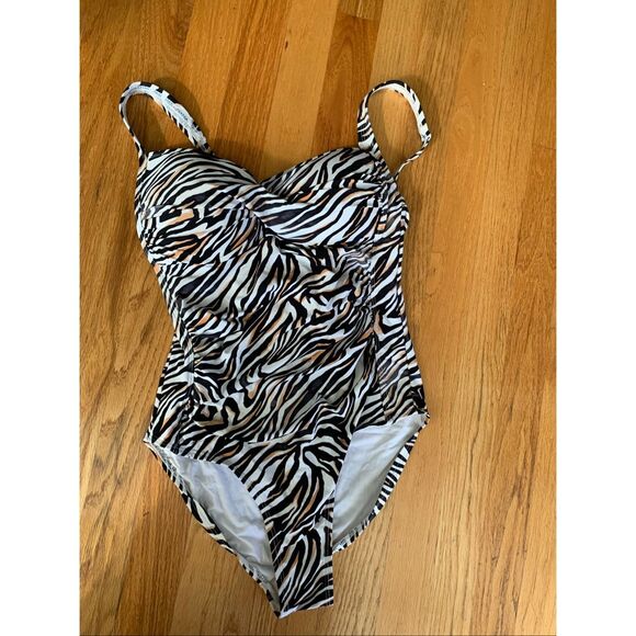 Nip Tuck Joanne Twist Front Swimsuit - Picture 2 of 12